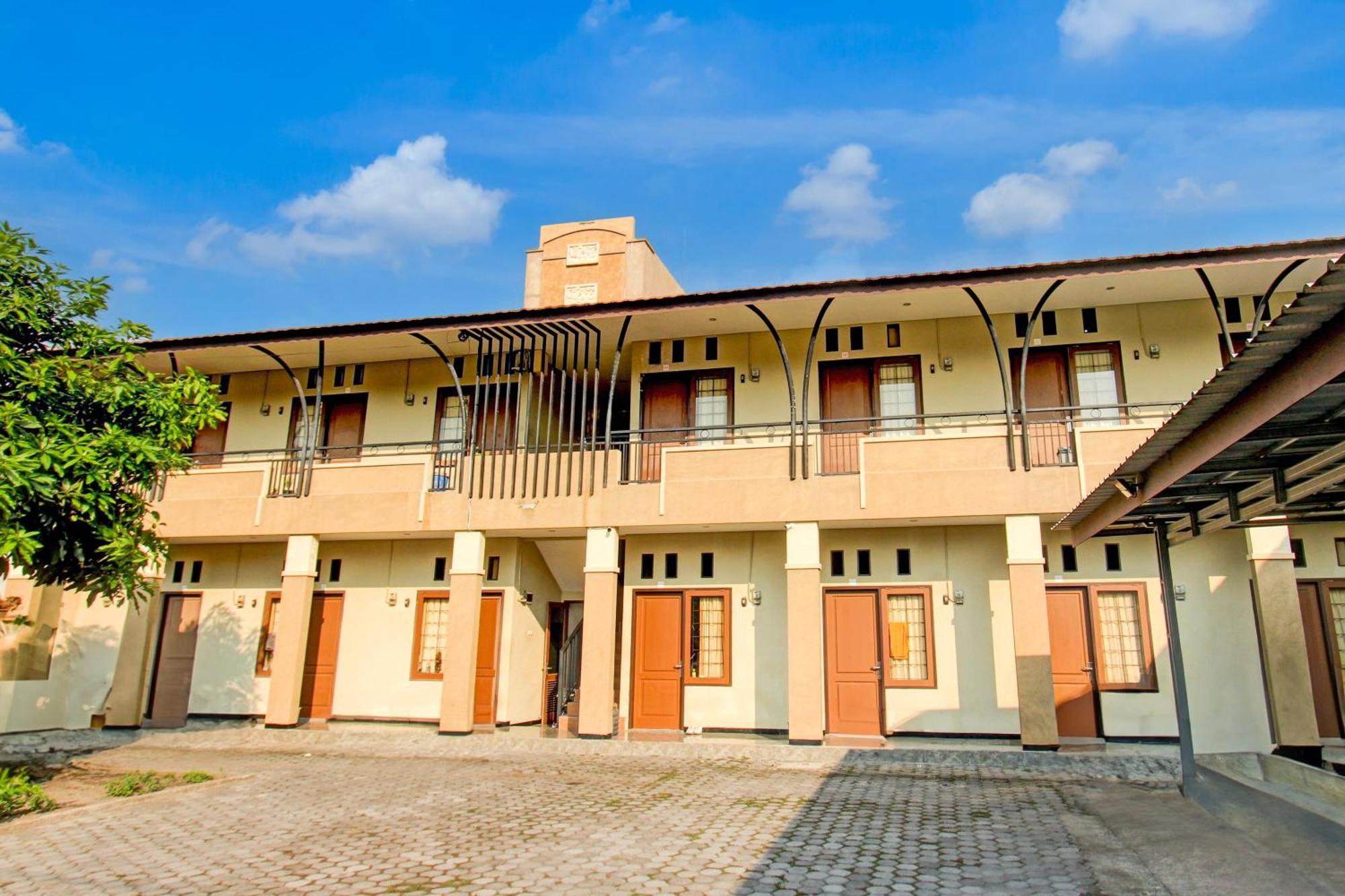 Oyo Life 93284 Kos Cendana Raya Hotel Mataram Luaran gambar