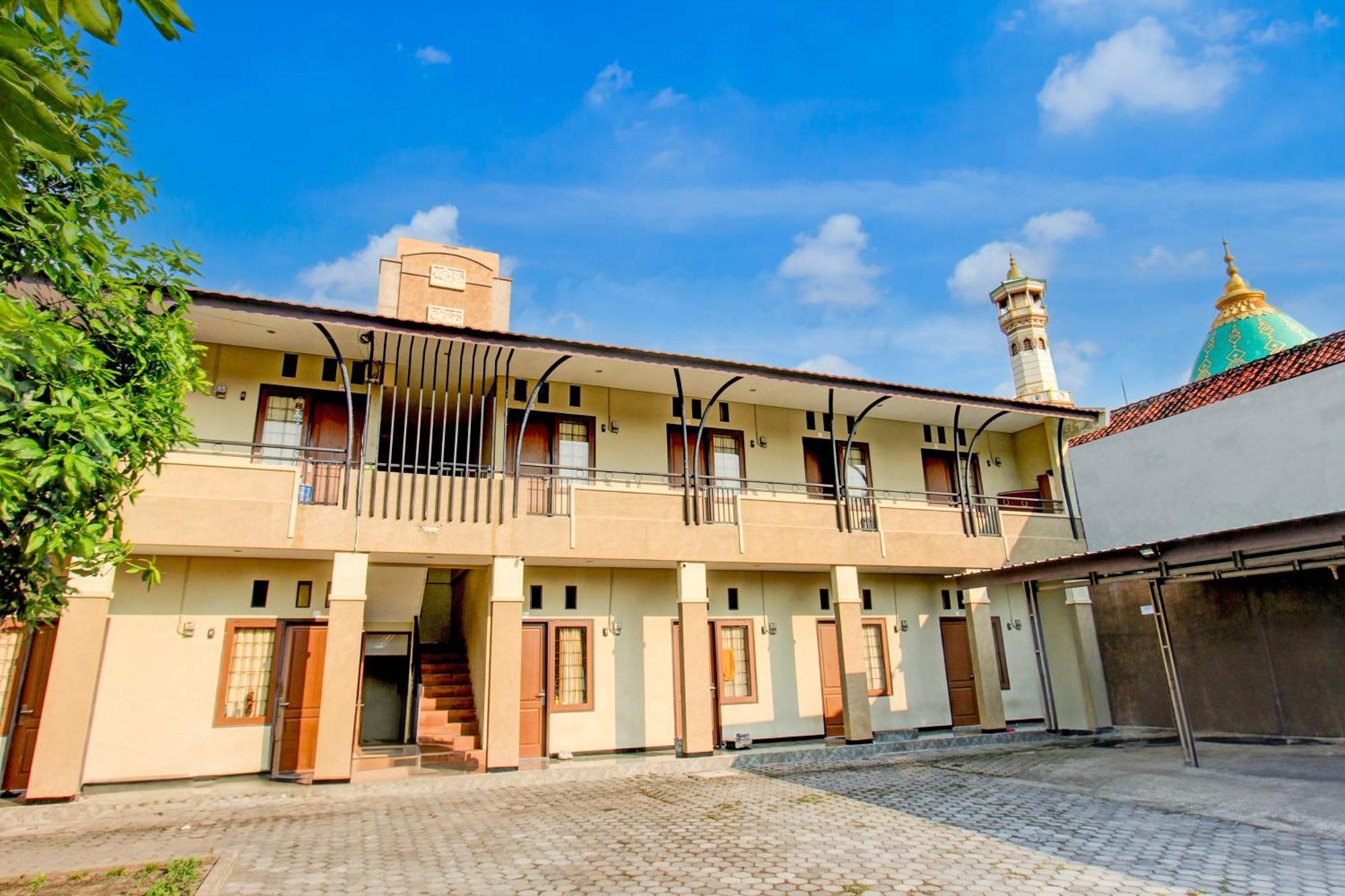 Oyo Life 93284 Kos Cendana Raya Hotel Mataram Luaran gambar